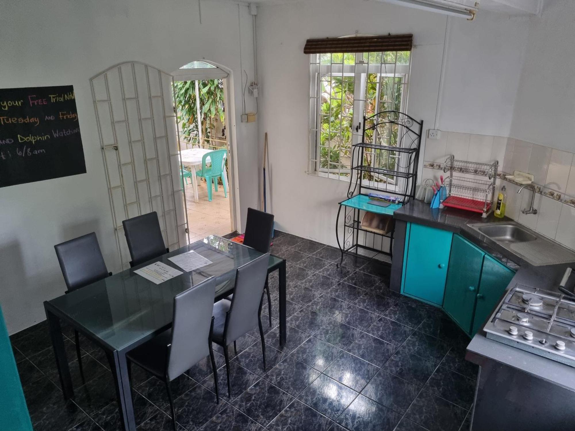 Surf House Hotel La Gaulette Ruang foto