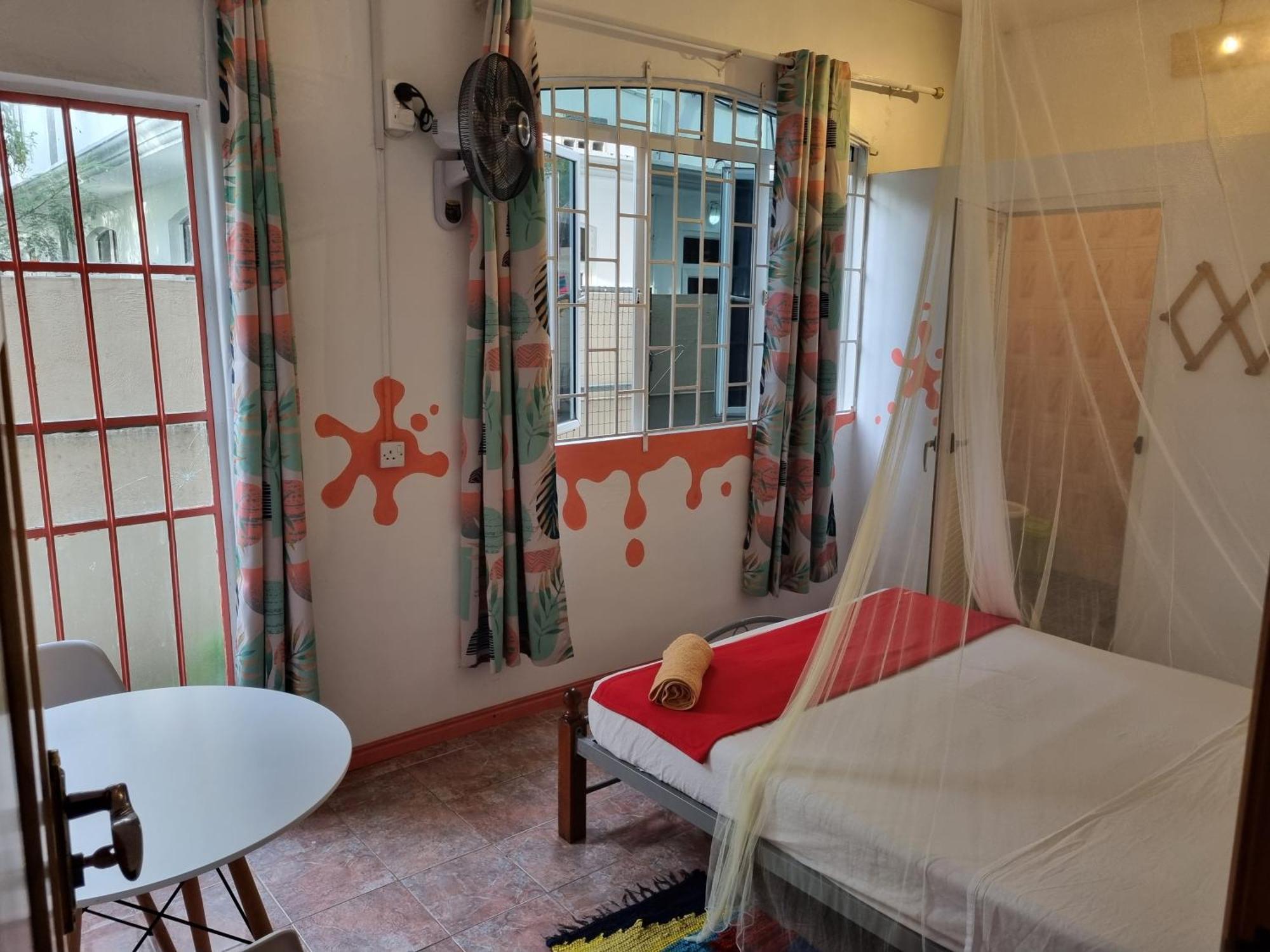 Surf House Hotel La Gaulette Ruang foto